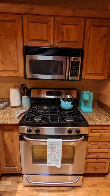 Magical Santa Fe Stay, Minutes From Town Square, Sleeps 4, Includes Free Parking And Outdoor Hot Tub! Exterior photo